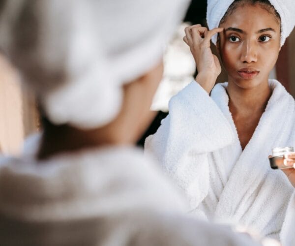 5 erreurs qui irritent les peaux sensibles (et comment les éviter)