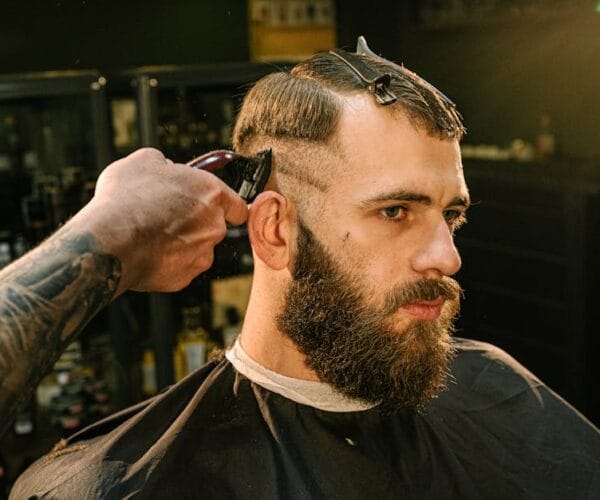 Routines essentielles pour entretenir cheveux et barbe