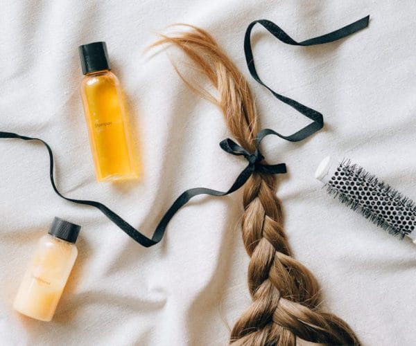 Astuces pour dompter les cheveux indisciplinés