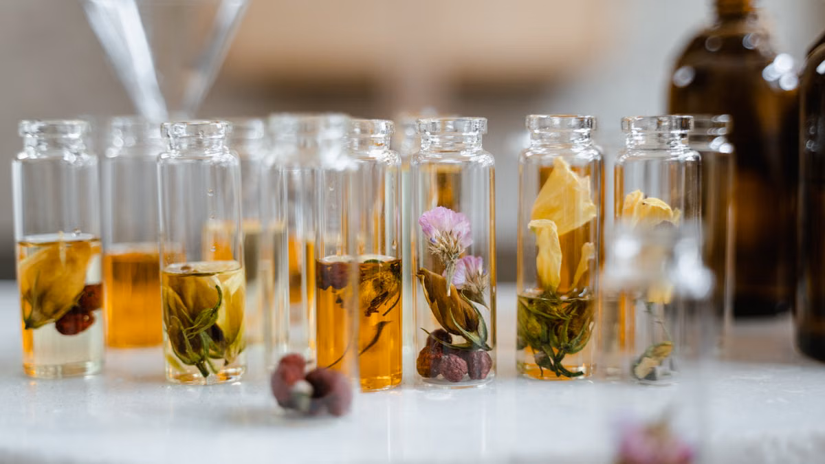 7 huiles essentielles qui transforment votre peau en 30 jours