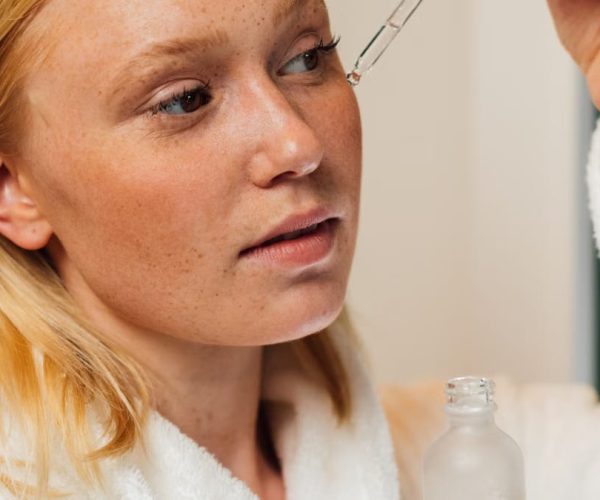 Produits essentiels pour une routine de soins : le guide complet