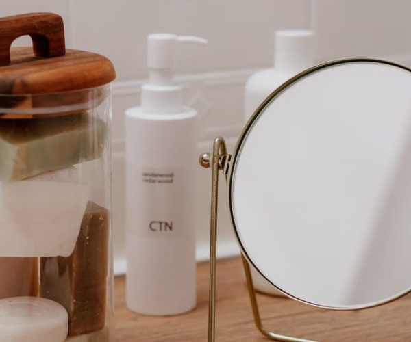 Routines beauté accessibles : les vraies astuces qui coûtent moins de 50€