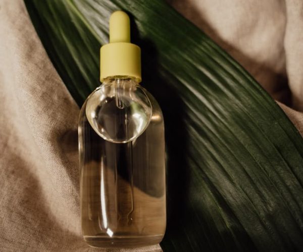 Traitements naturels cuir chevelu sensible : solutions efficaces